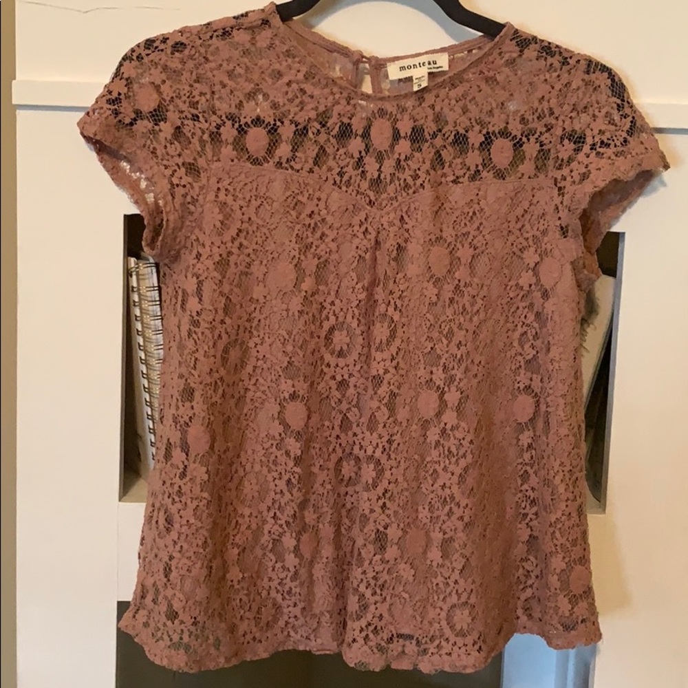 Cute pink lace top. Size small.